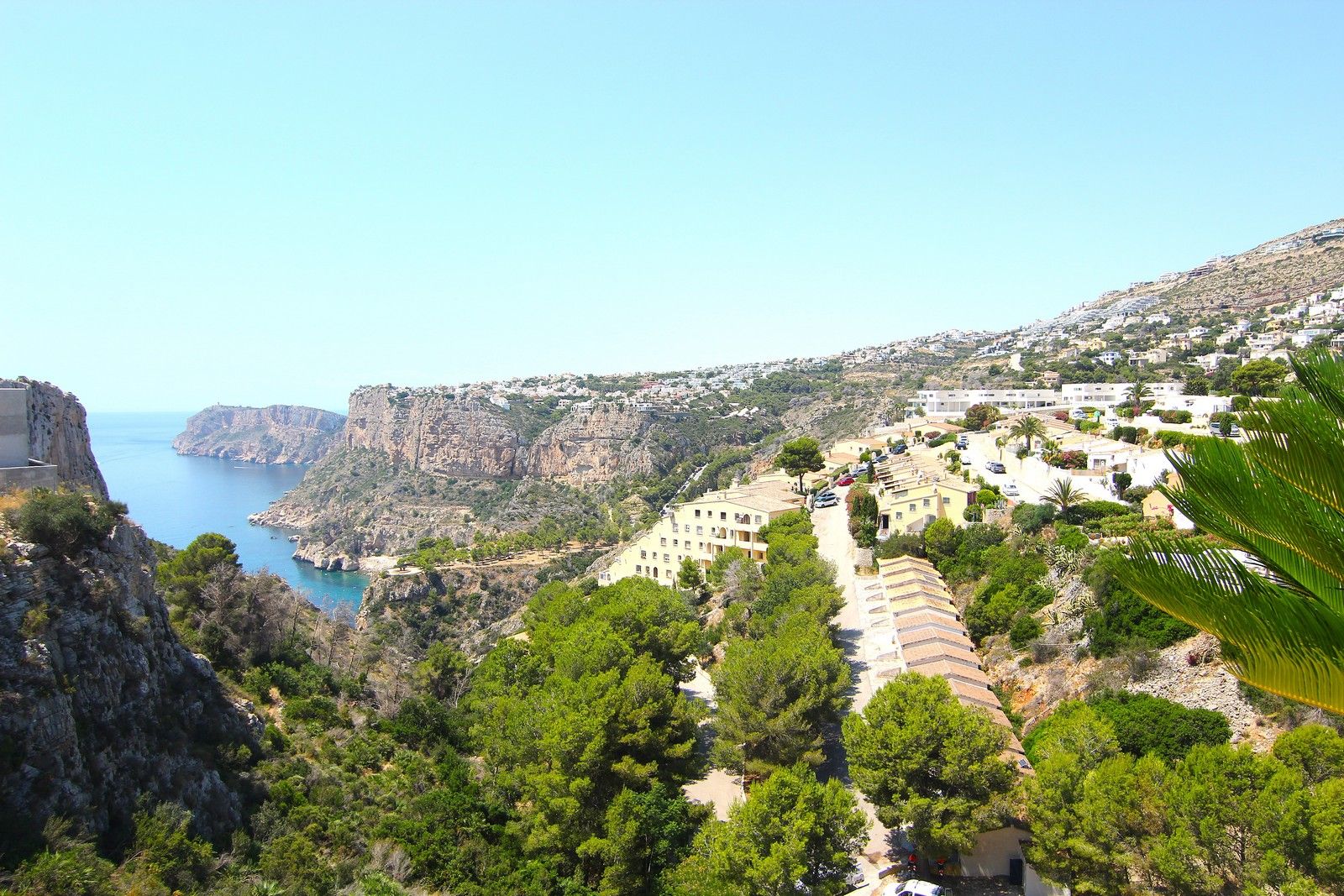 Villa with a pool and spectacular sea views in Cumbre del Sol.