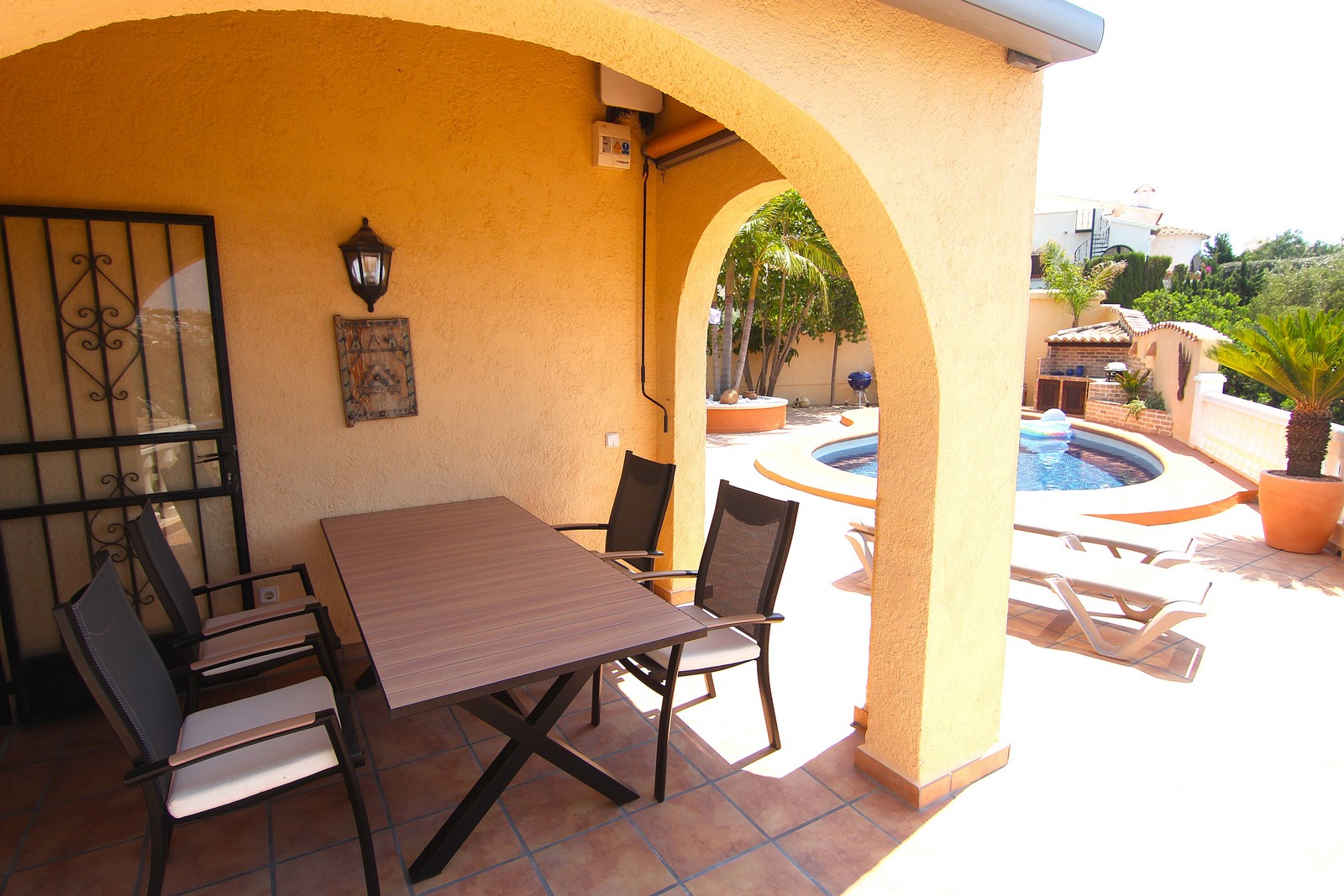 Villa with a pool and spectacular sea views in Cumbre del Sol.