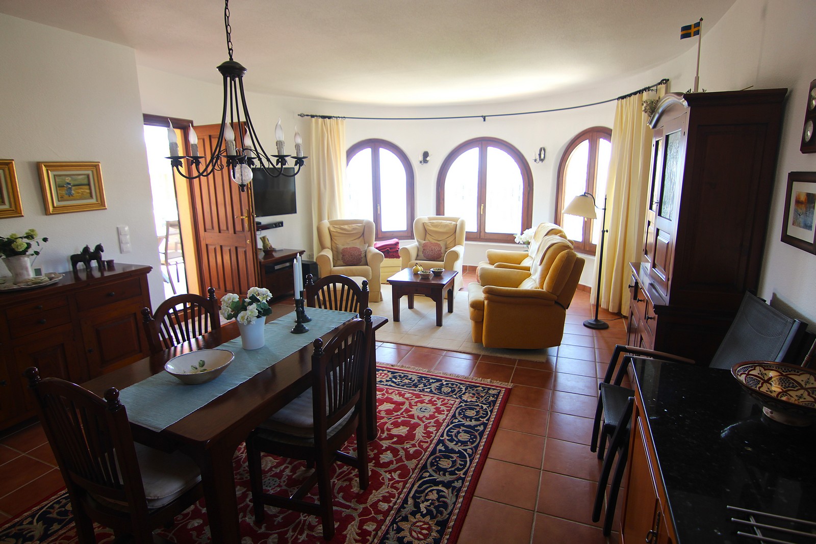 Villa with a pool and spectacular sea views in Cumbre del Sol.