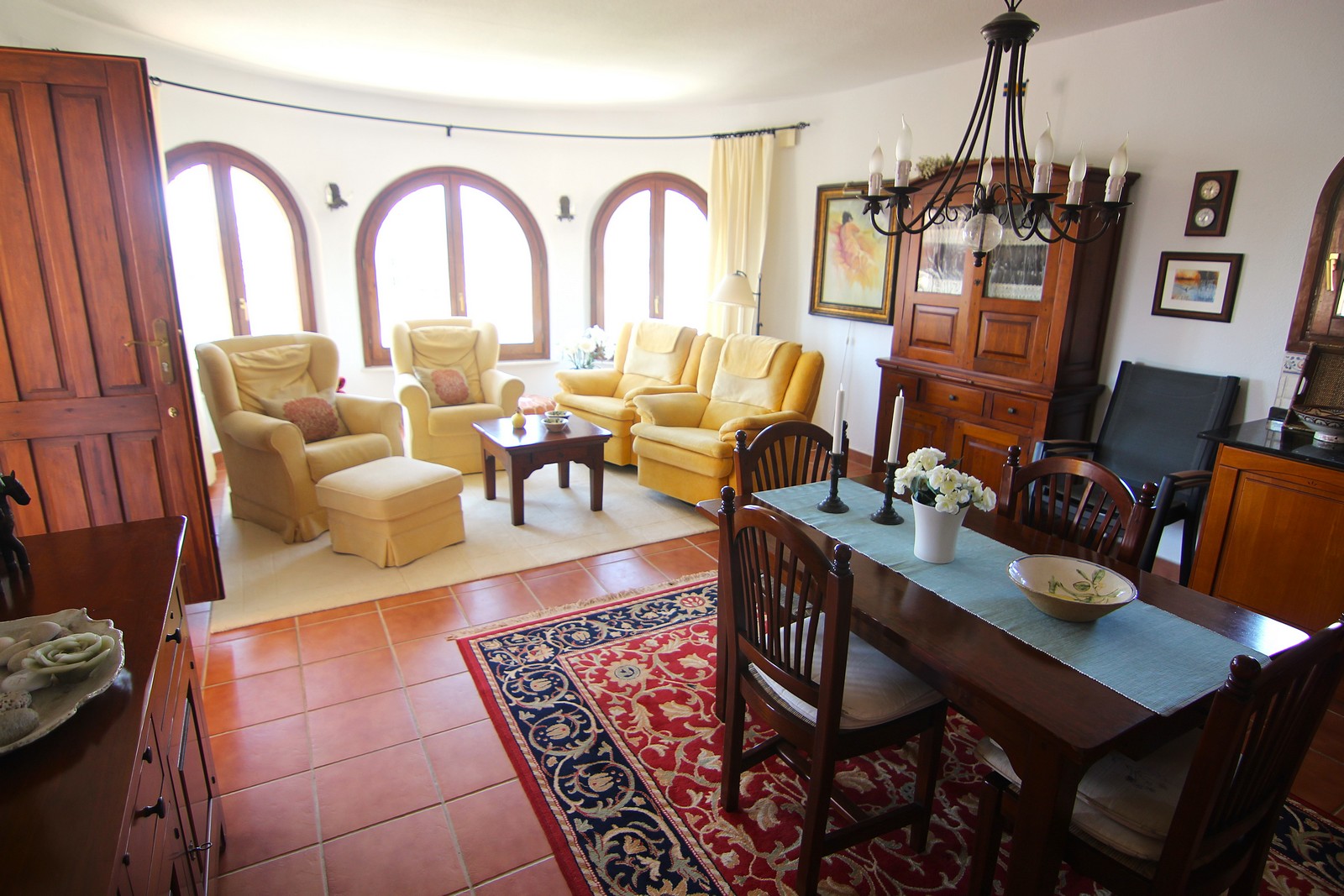 Villa with a pool and spectacular sea views in Cumbre del Sol.