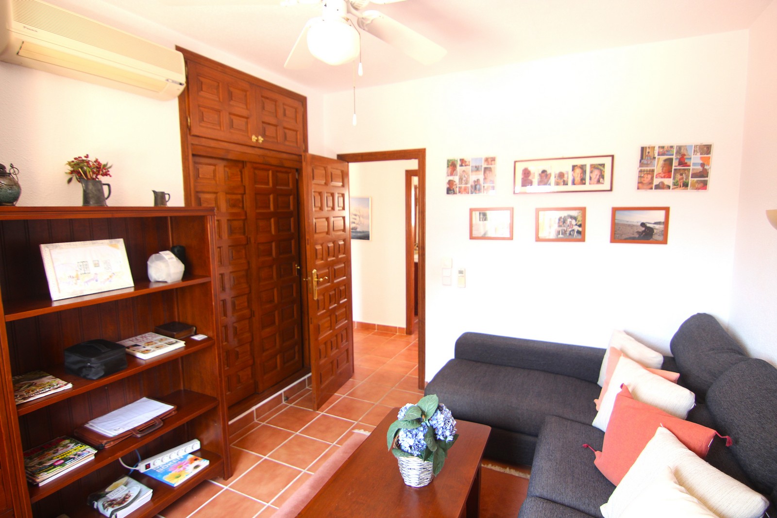 Villa with a pool and spectacular sea views in Cumbre del Sol.