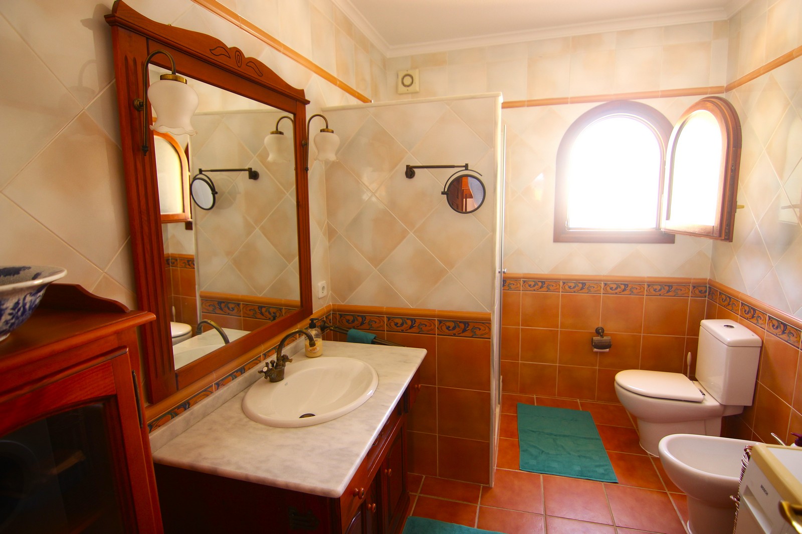 Villa with a pool and spectacular sea views in Cumbre del Sol.