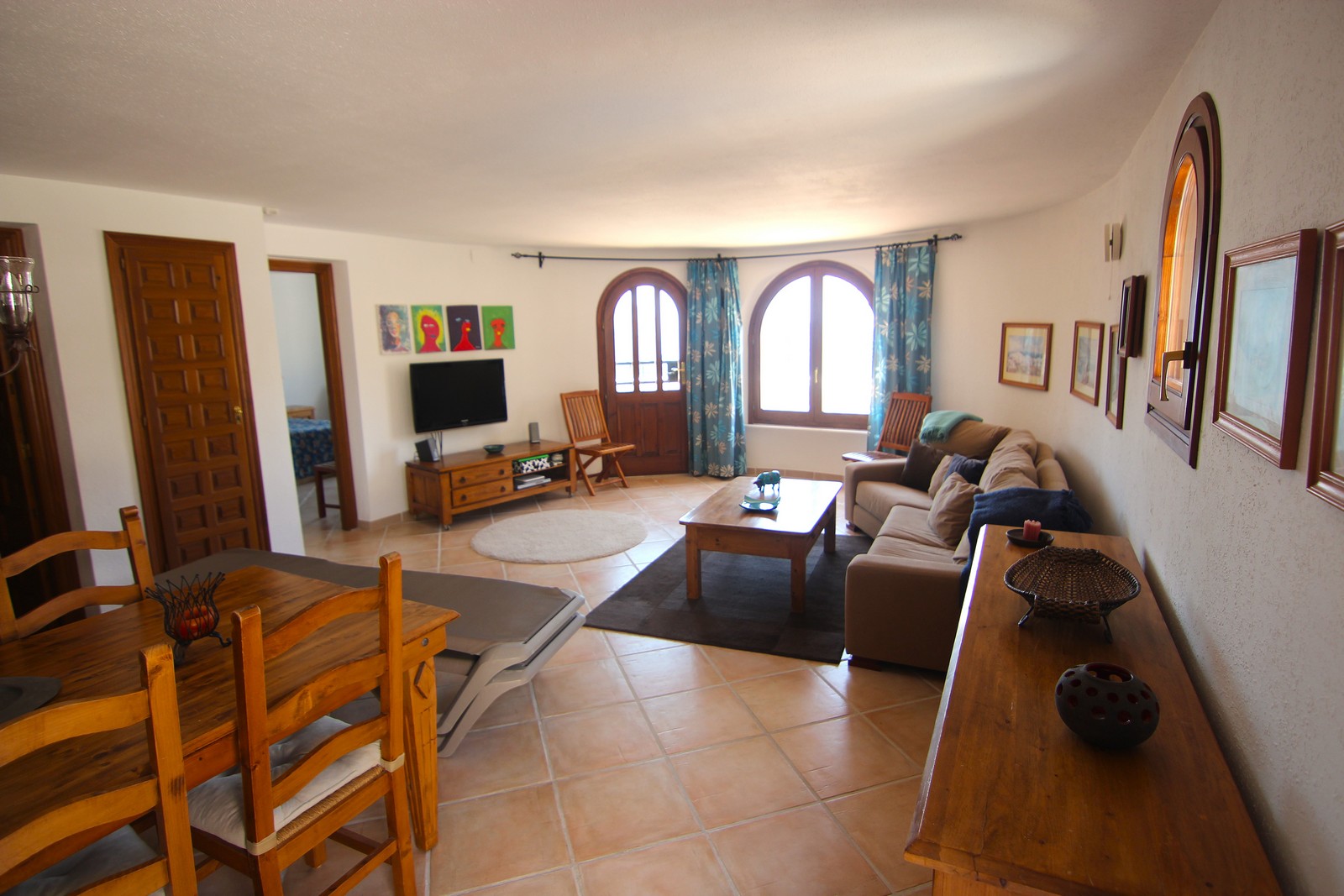 Villa with a pool and spectacular sea views in Cumbre del Sol.