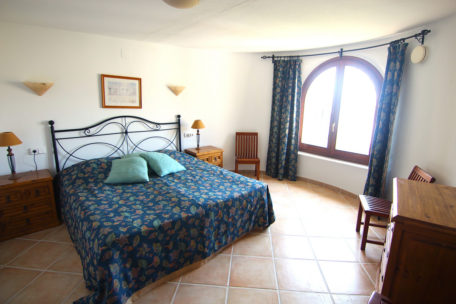 Villa with a pool and spectacular sea views in Cumbre del Sol.