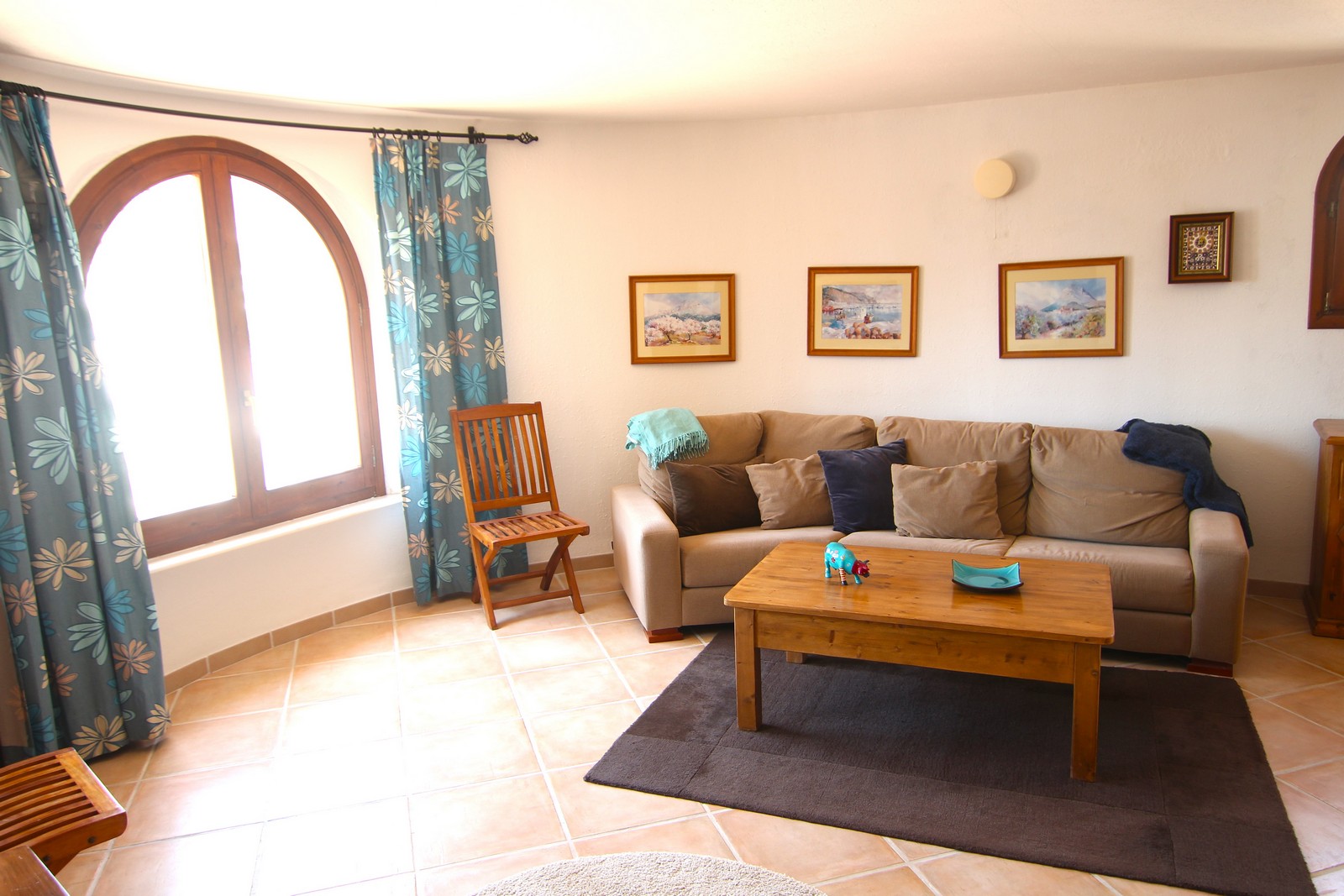 Villa with a pool and spectacular sea views in Cumbre del Sol.