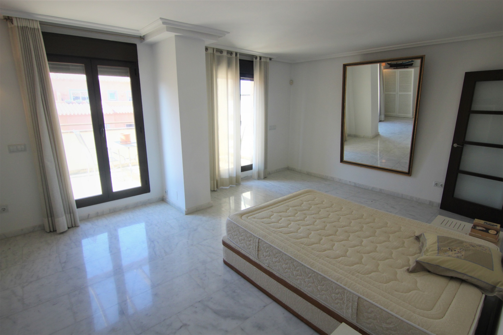 Luxury penthouse for sale with large terraces in Moraira.