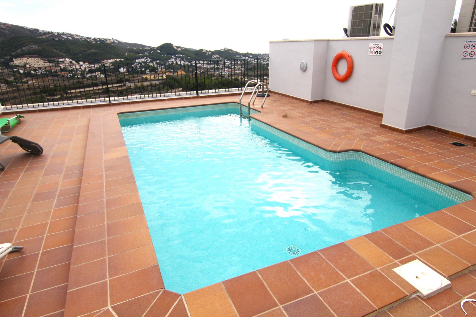 Apartment for sale with panoramic views and swimming pool.