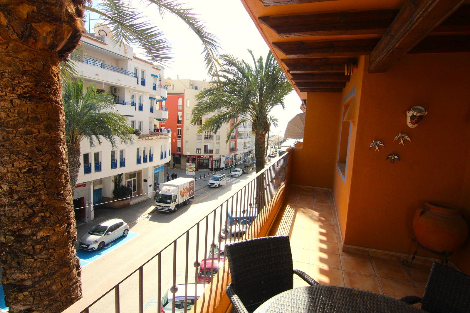 Spacious apartment for sale with sea views in Moraira.