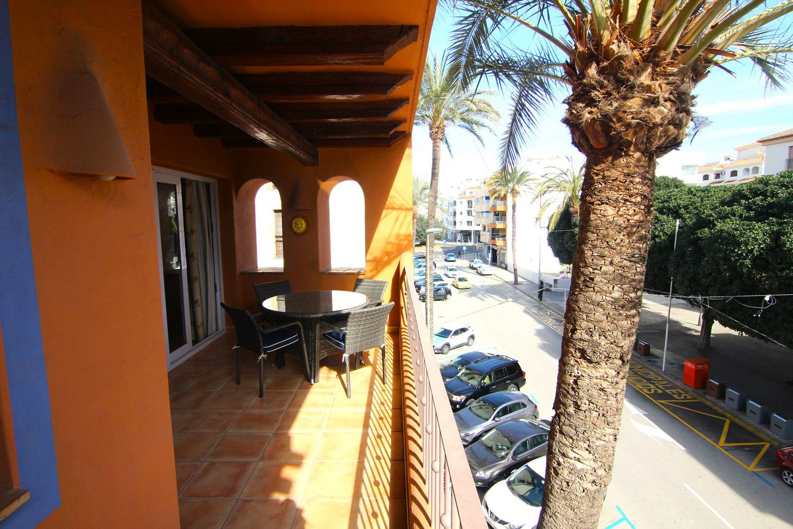 Spacious apartment for sale with sea views in Moraira.
