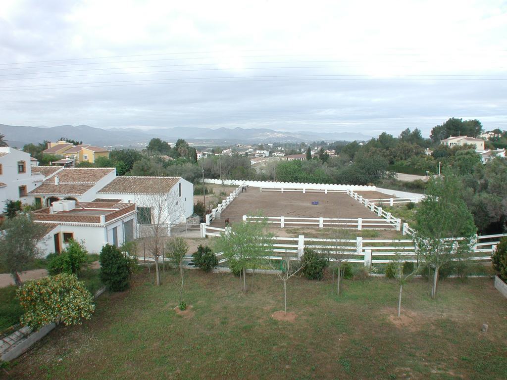 Villa with large plot at the foot of Montgo for sale.