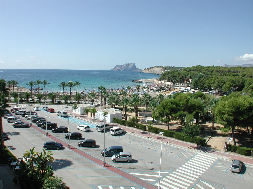 Apartment for sale front line of the beach.