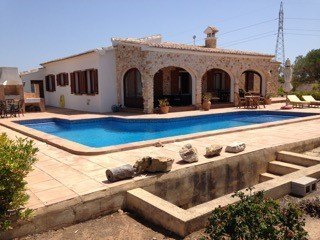 Finca for sale with pool in Pedramala.