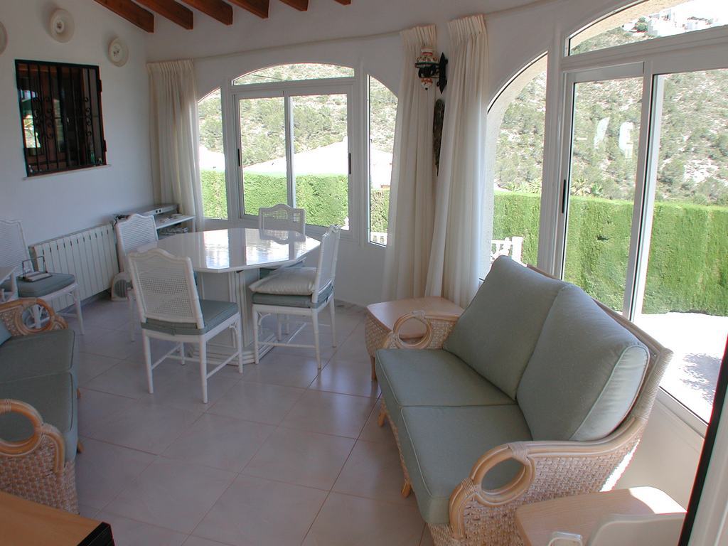 Villa for sale with pool and sea views.