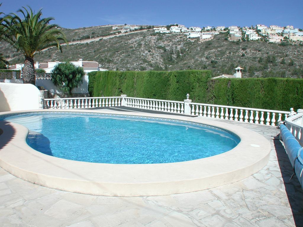 Villa for sale with pool and sea views.