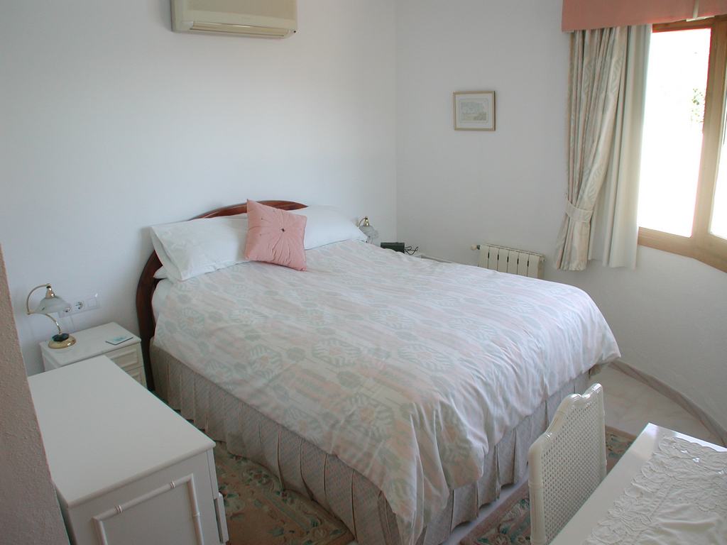Villa for sale with pool and sea views.