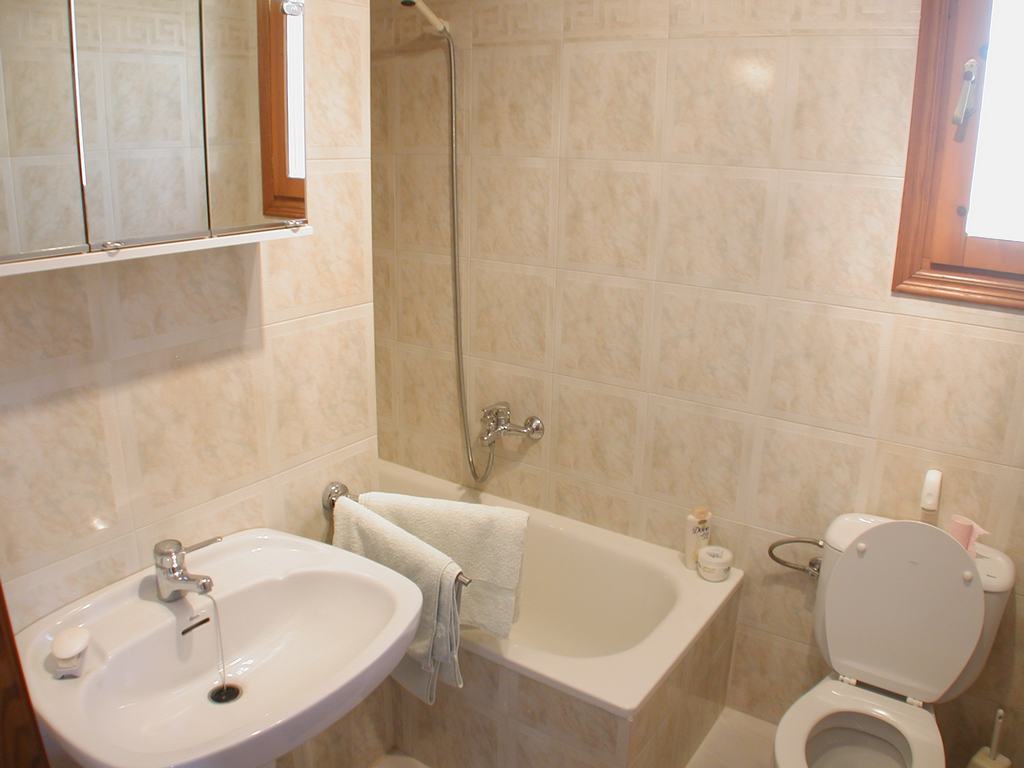 Villa for sale with pool and sea views.
