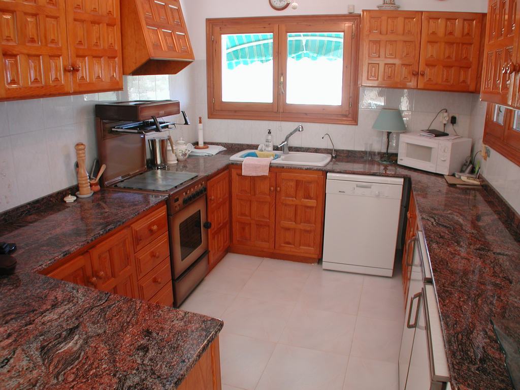 Villa for sale with pool and sea views.