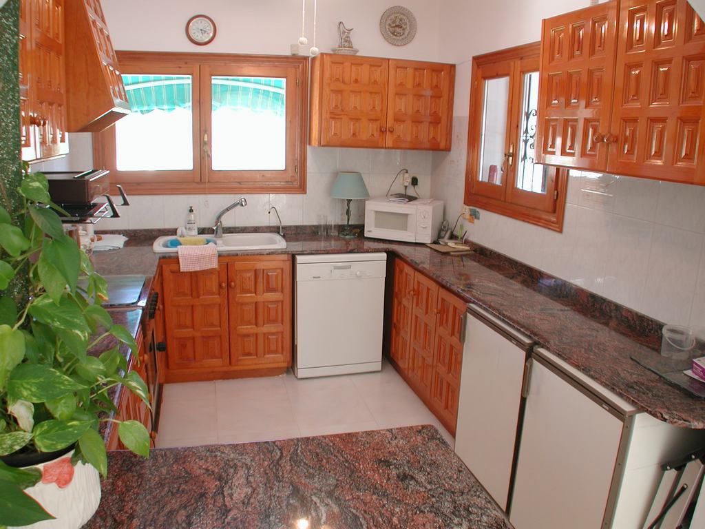 Villa for sale with pool and sea views.