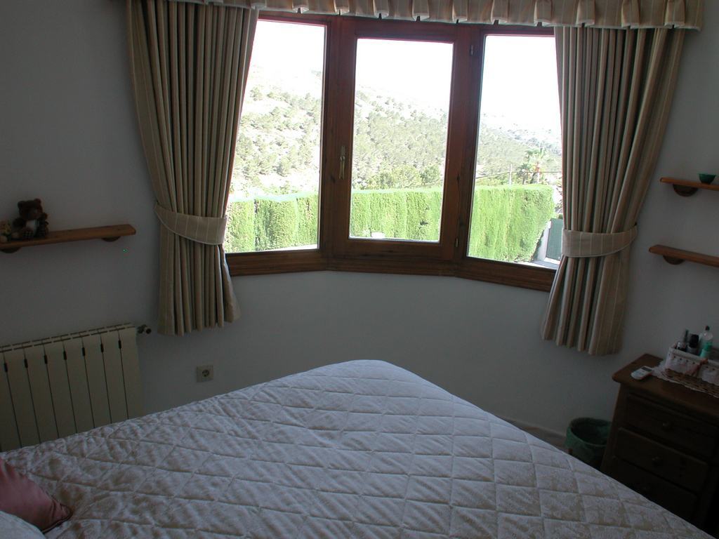 Villa for sale with pool and sea views.
