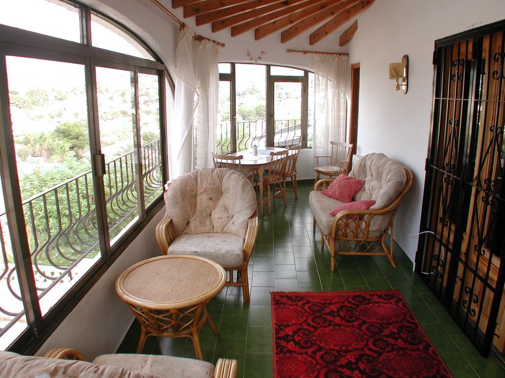 Villa for sale with pool close to the sea.