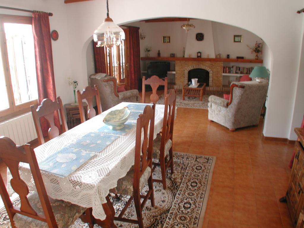 Villa for sale with pool close to the sea.