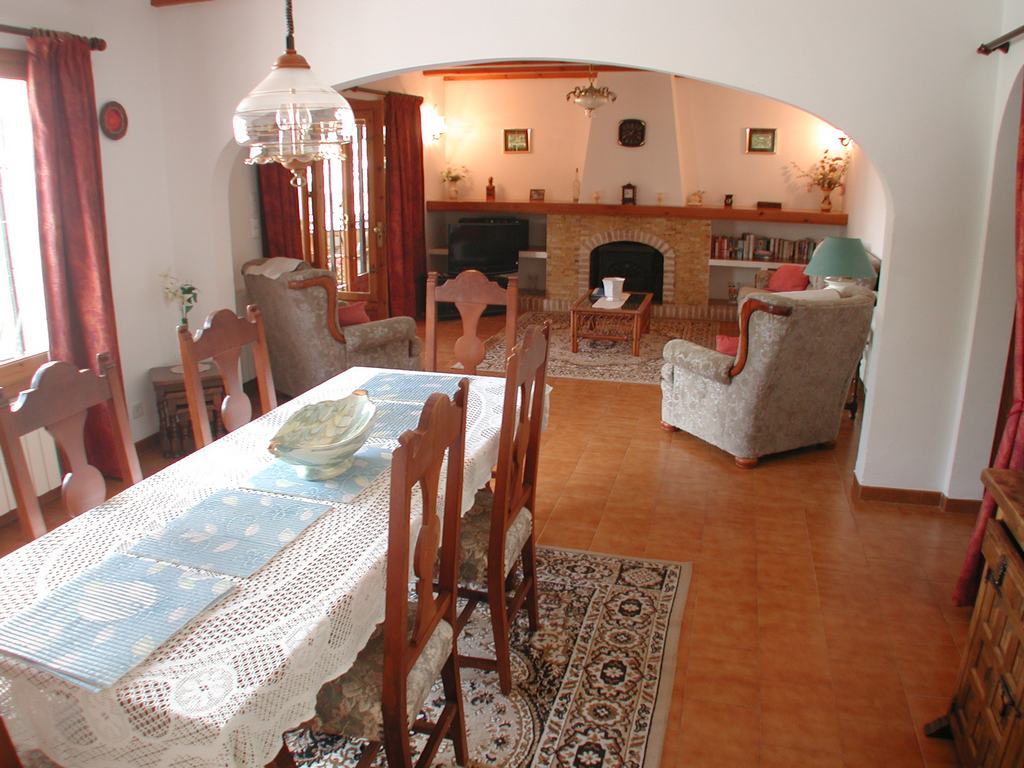 Villa for sale with pool close to the sea.