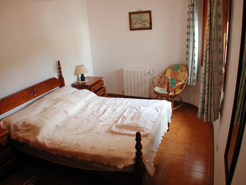 Villa for sale with pool close to the sea.