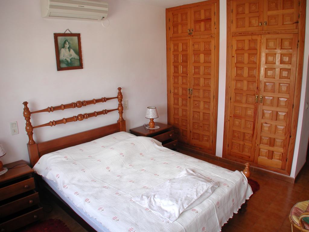 Villa for sale with pool close to the sea.