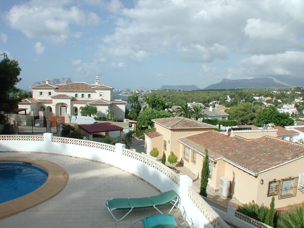Villa for sale with pool close to the sea.