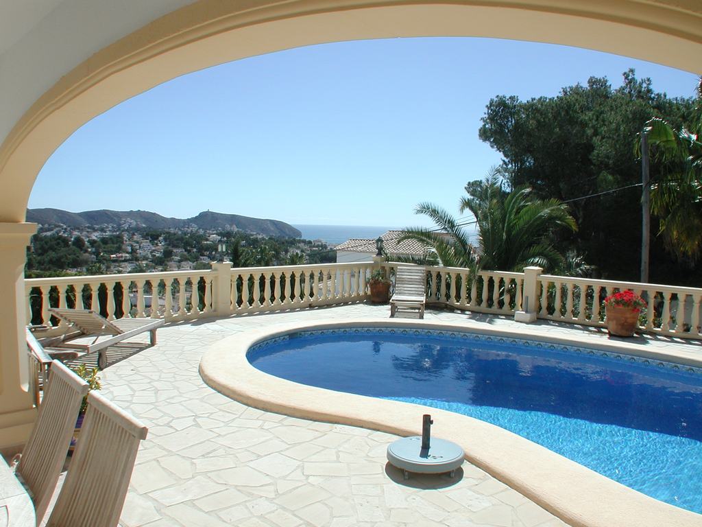Villa for sale with sea views and pool.