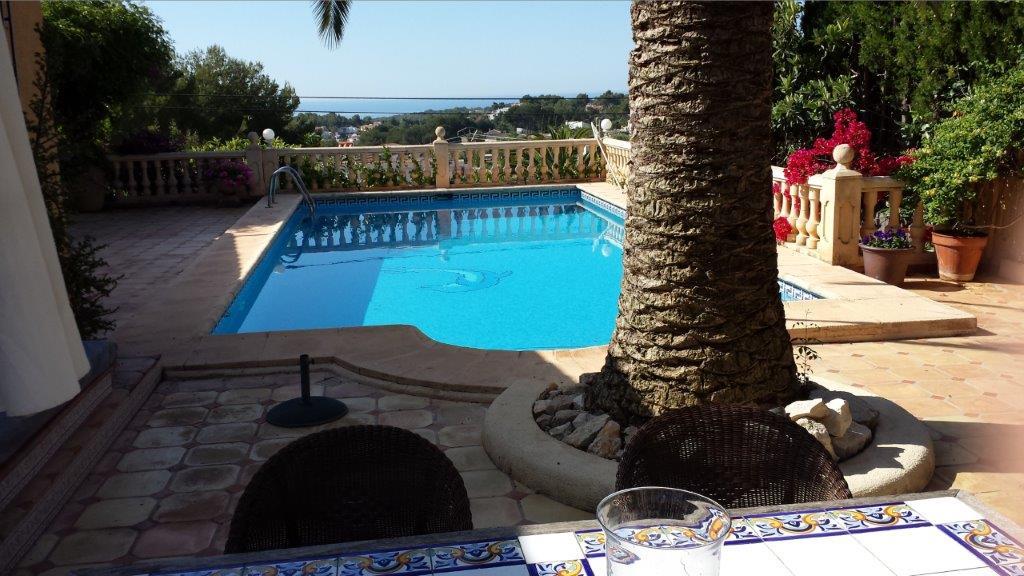 Beautiful villa for sale with pool and sea views.