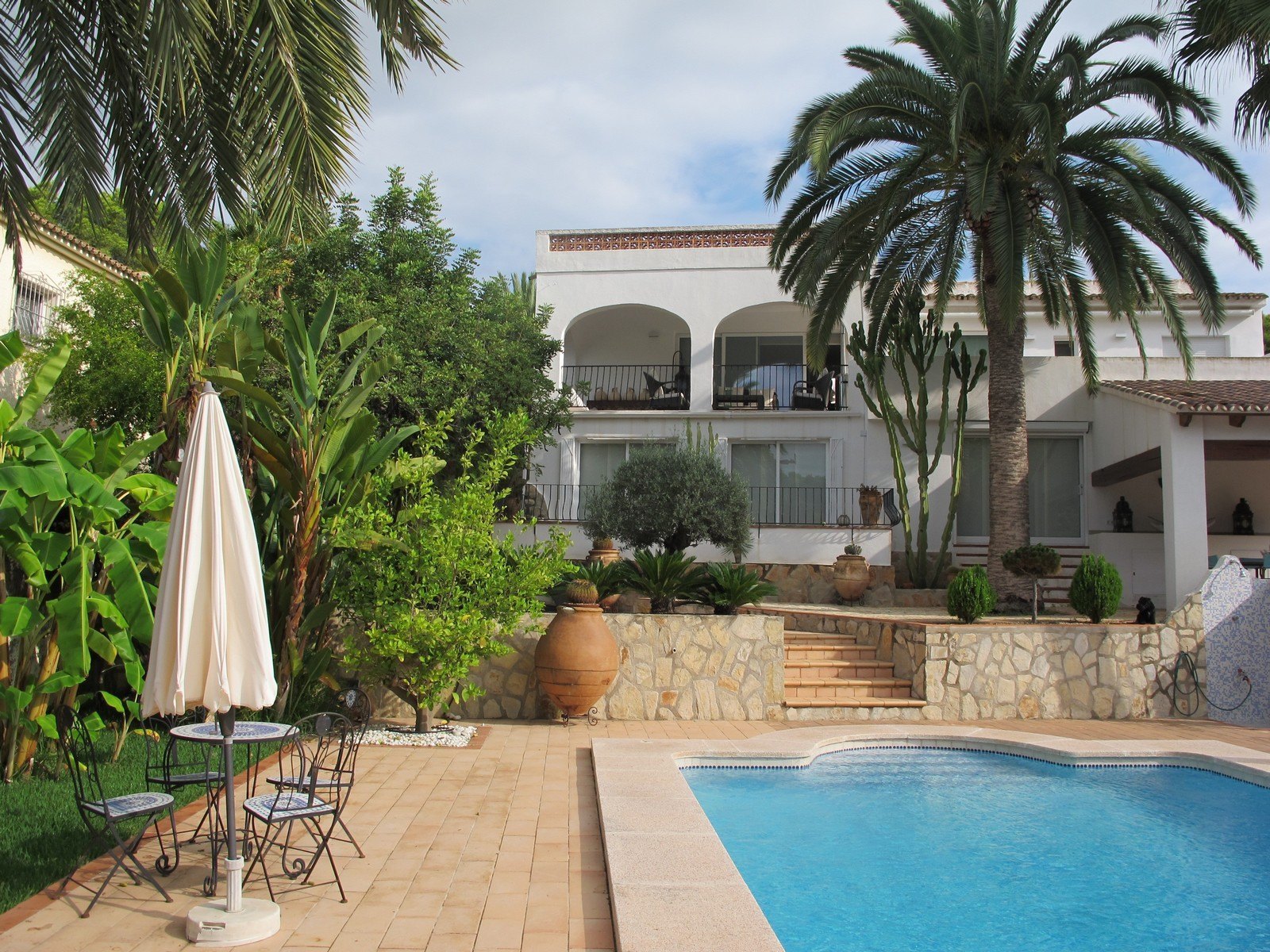 Beautiful villa for sale in Moraira 500 meters from the port and the town.