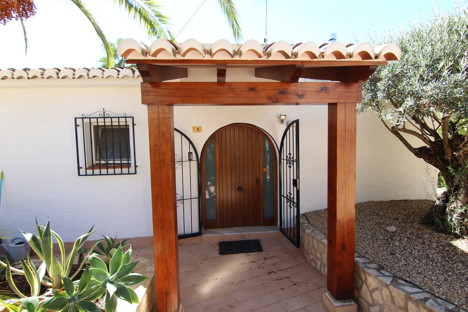 Beautiful villa for sale in Moraira 500 meters from the port and the town.