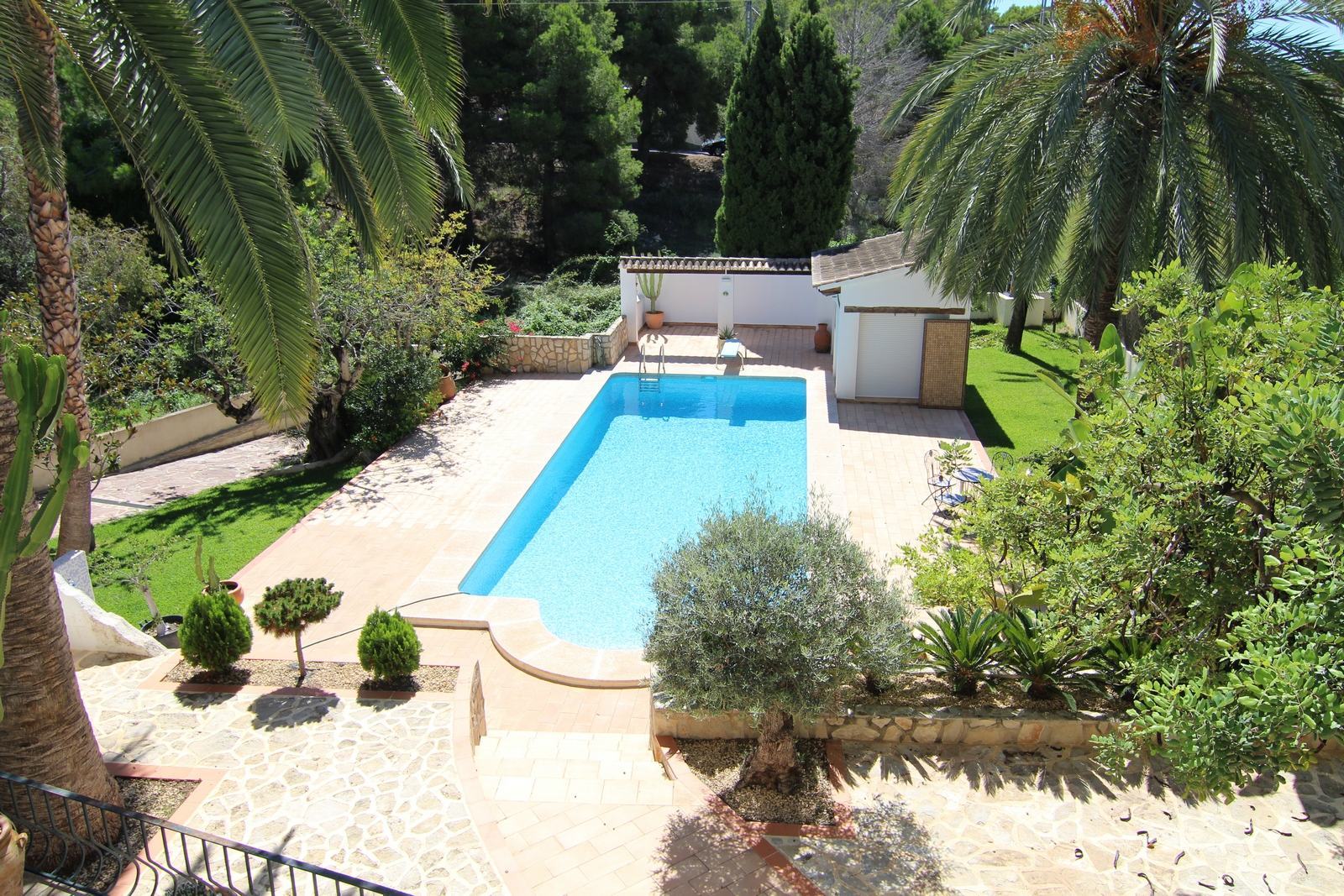 Beautiful villa for sale in Moraira 500 meters from the port and the town.