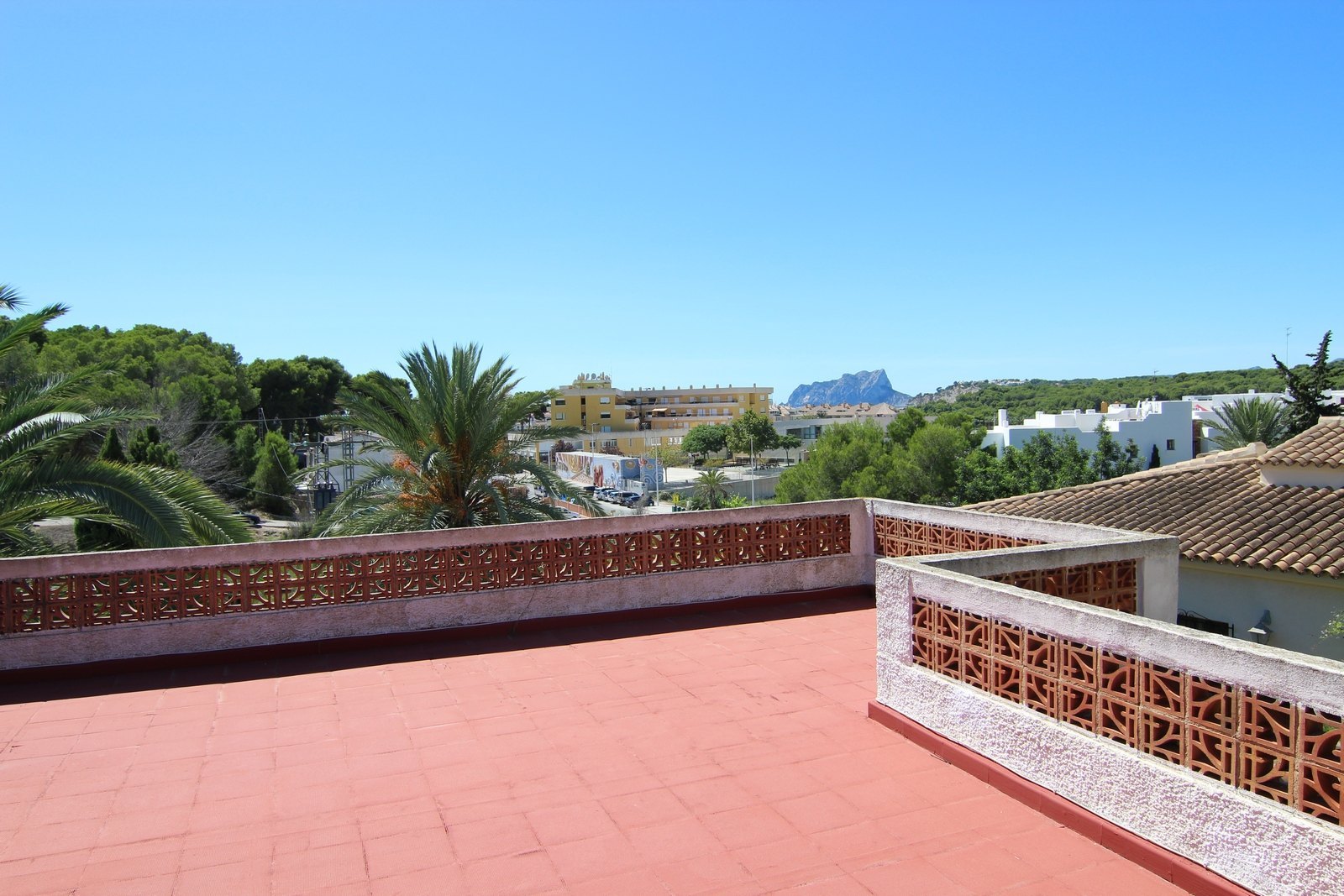 Beautiful villa for sale in Moraira 500 meters from the port and the town.