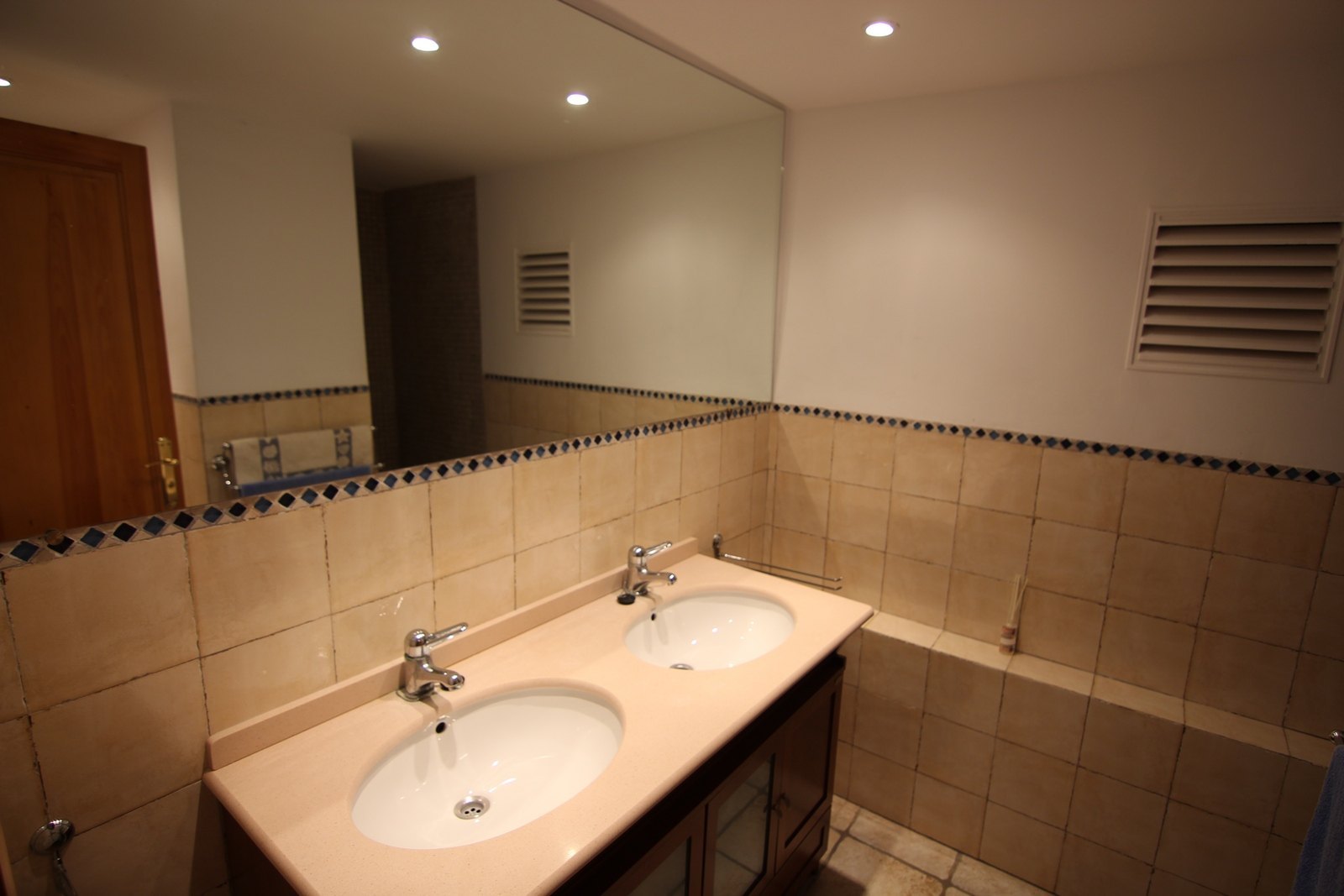 Beautiful villa for sale in Moraira 500 meters from the port and the town.
