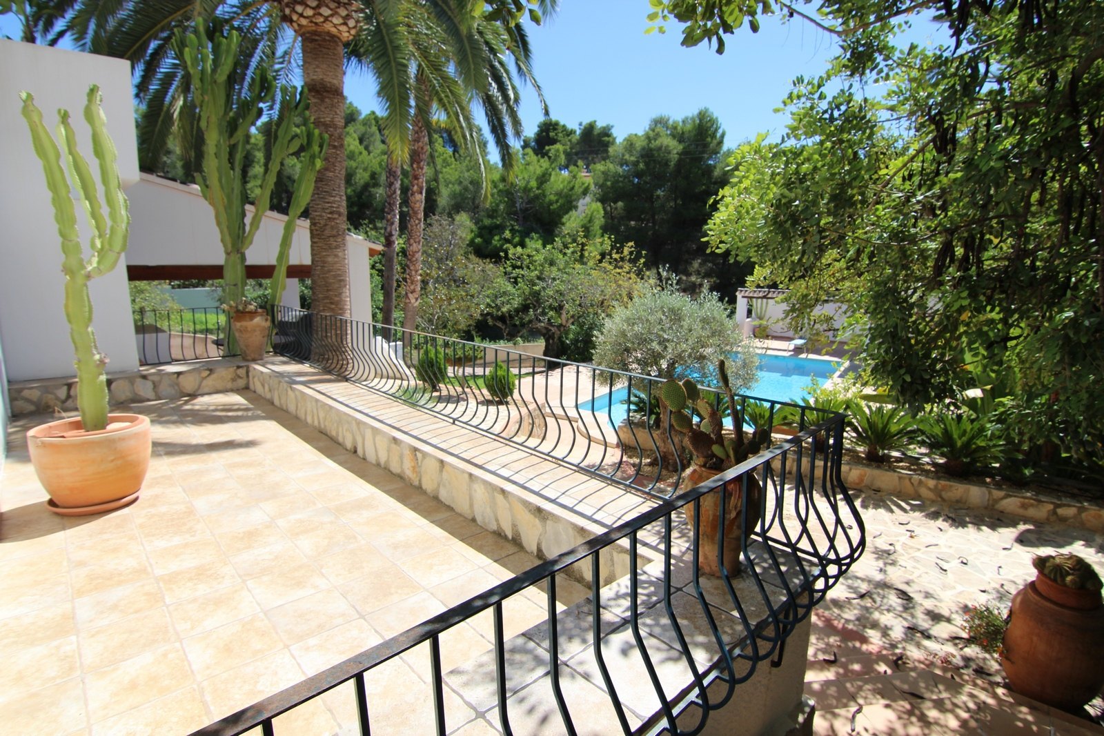 Beautiful villa for sale in Moraira 500 meters from the port and the town.