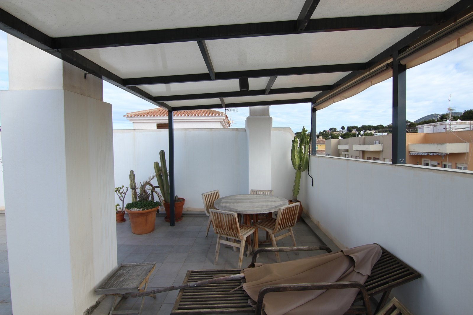 Penthouse with sea view terraces in Moraira's centre.