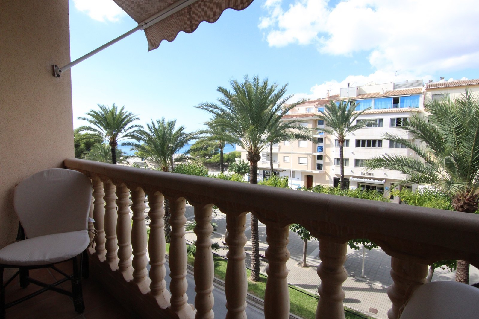 Apartment for sale in Moraira with views to the sea.