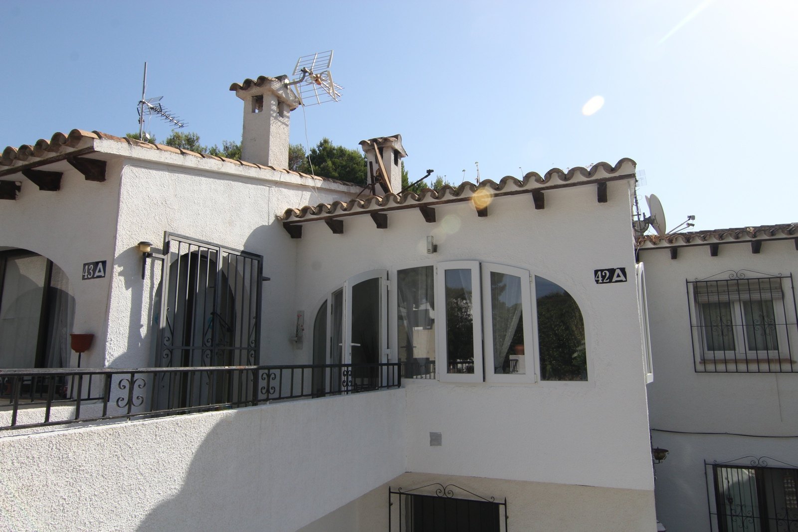 Renovated townhouse near the golf with communal pool.