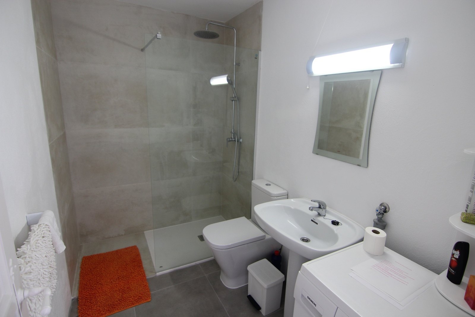 Renovated townhouse near the golf with communal pool.