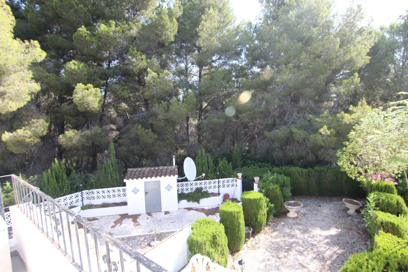 Renovated townhouse near the golf with communal pool.