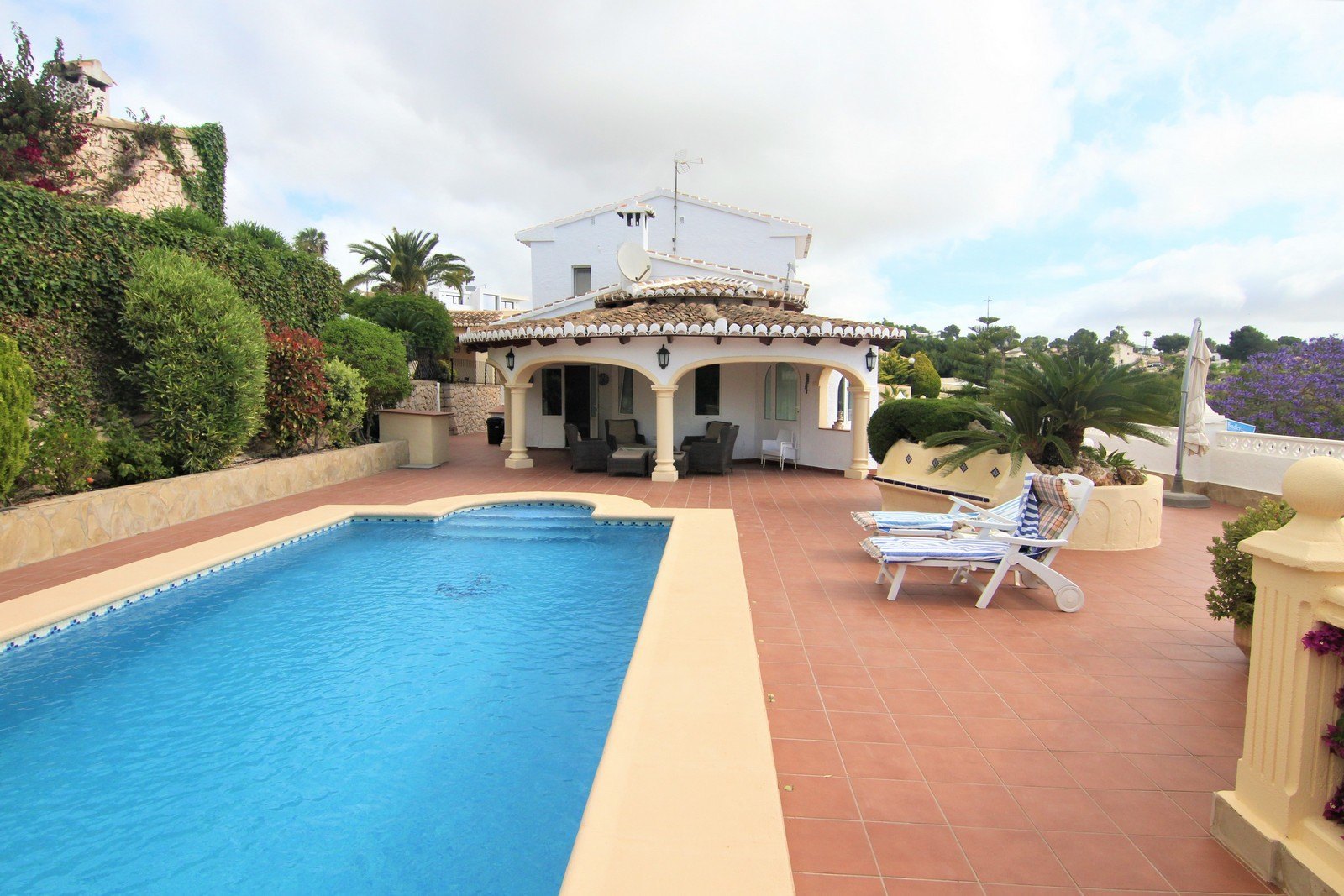 Villa with swimming pool for sale in Moraira.