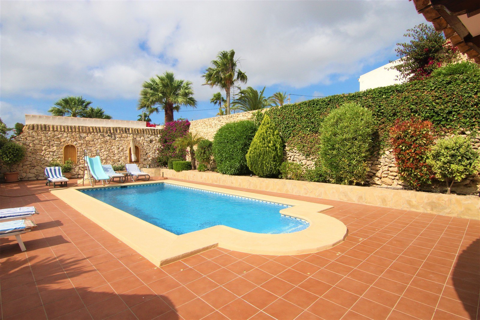 Villa with swimming pool for sale in Moraira.