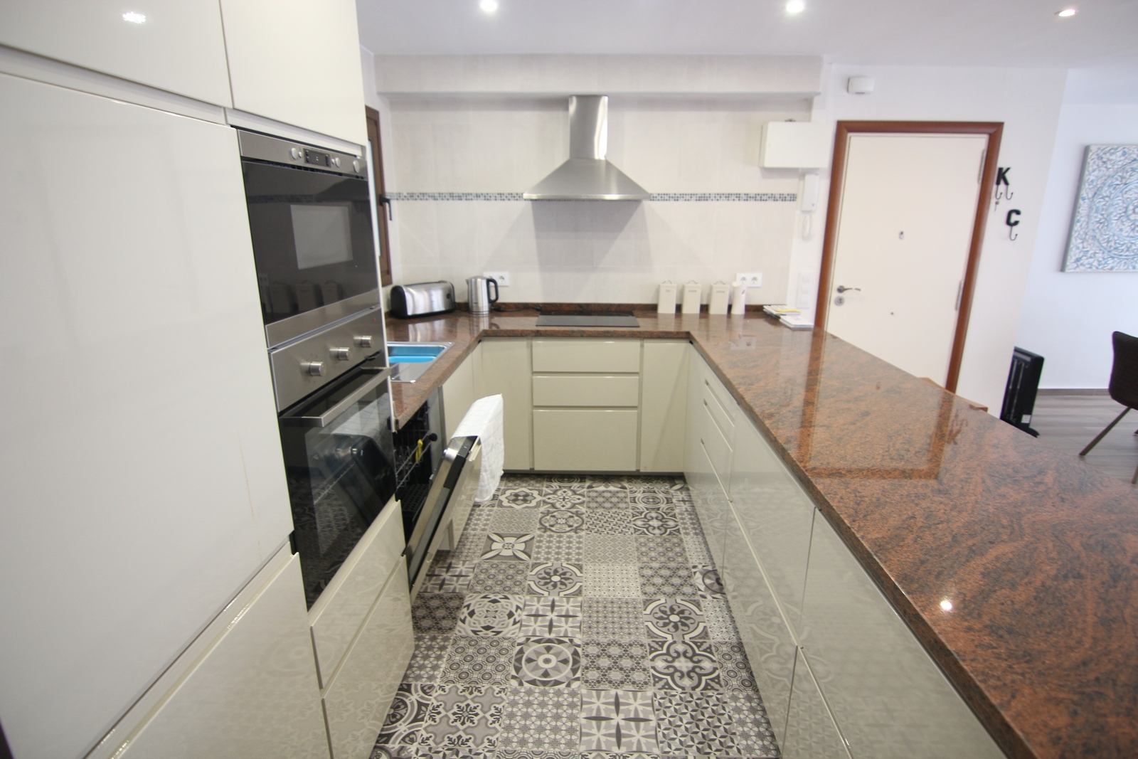 Apartment for sale completely renovated in the center of Jávea.