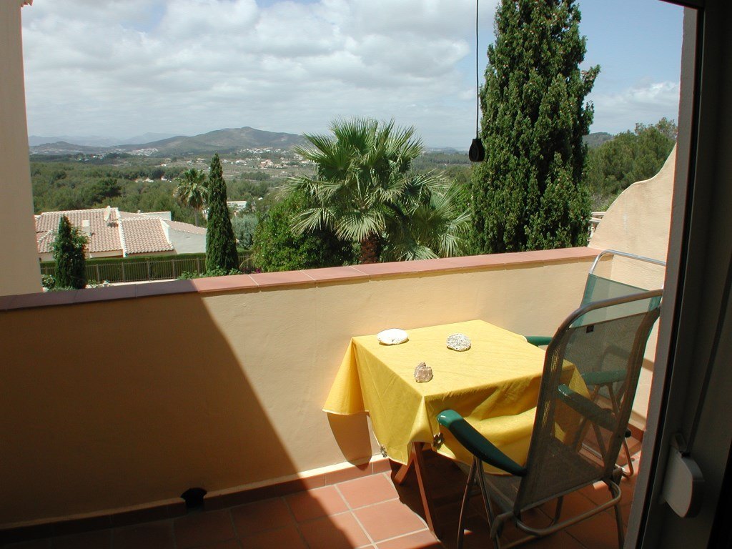 Villa for sale with self contained apartment and pool in perfect condition.