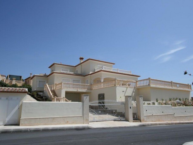New built Villa next to Javea Golf.