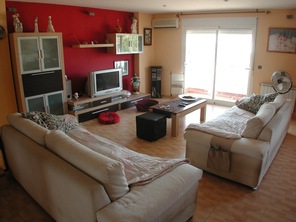 New built large town house in Benitatxell with two self contained apartments.
